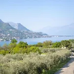 Romantic Il Piccolo Paradiso Bed & Breakfast San Felice del Benaco