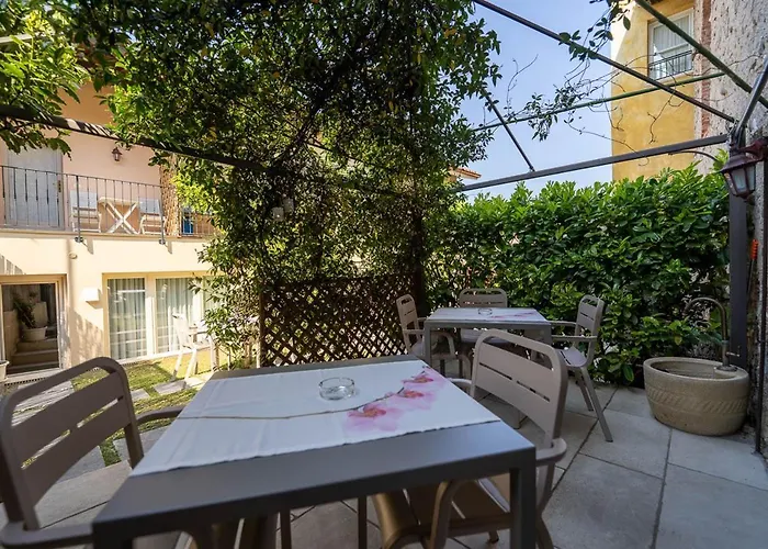 Alojamento de Acomodação e Pequeno-almoço Romantic Il Piccolo Paradiso San Felice del Benaco