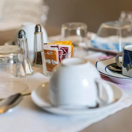 Romantic Il Piccolo Paradiso Bed and breakfast San Felice del Benaco