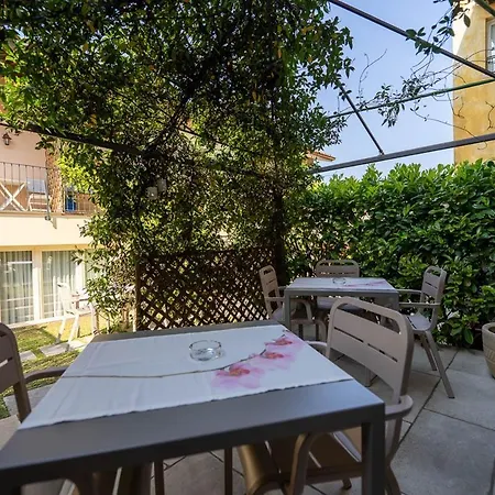 Alojamento de Acomodação e Pequeno-almoço Romantic Il Piccolo Paradiso San Felice del Benaco