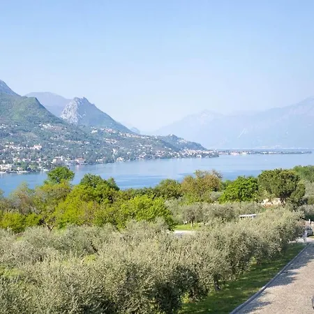 Romantic Il Piccolo Paradiso Bed and breakfast San Felice del Benaco
